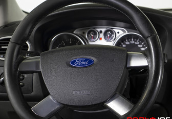 Подержанный автомобиль Ford Focus Wagon 2008 года (13 фото)