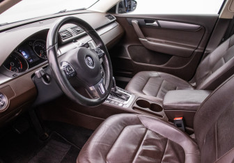 Подержанный автомобиль Volkswagen Passat Sedan 2014 года (10 фото)