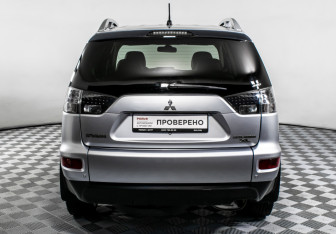Подержанный автомобиль Mitsubishi Outlander 2010 года (6 фото)