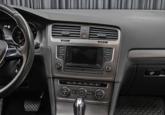 Подержанный автомобиль Volkswagen Golf Hatchback 2013 года (20 фото)