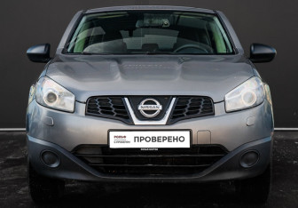 Подержанный автомобиль Nissan Qashqai 2012 года (2 фото)