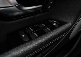 Подержанный автомобиль Land Rover Range Rover Evoque 2017 года (21 фото)