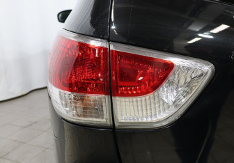 Подержанный автомобиль Nissan Pathfinder 2014 года (26 фото)