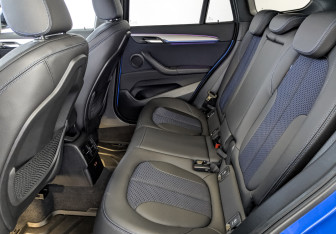 Подержанный автомобиль BMW X1 2021 года (18 фото)