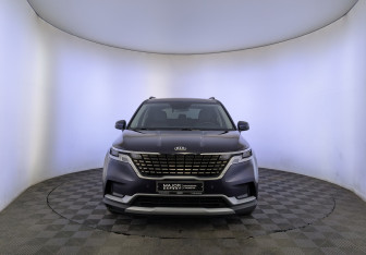 Подержанный автомобиль Kia Carnival 2021 года (2 фото)