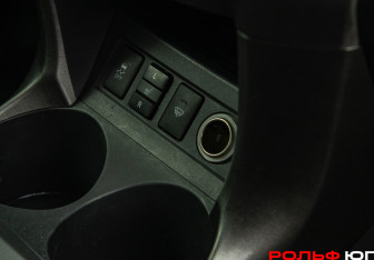 Подержанный автомобиль Toyota RAV4 2011 года (13 фото)