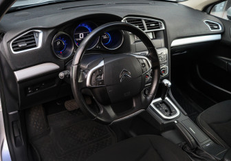 Подержанный автомобиль Citroen C4 Sedan 2014 года (12 фото)