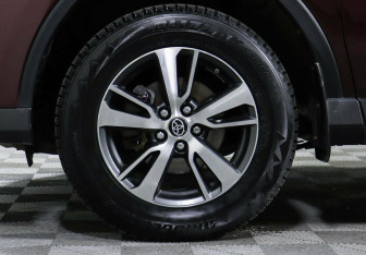 Подержанный автомобиль Toyota RAV4 2018 года (5 фото)