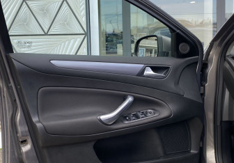 Подержанный автомобиль Ford Mondeo Sedan 2012 года (16 фото)