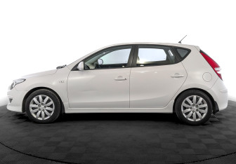 Подержанный автомобиль Hyundai i30 Hatchback 2011 года (8 фото)