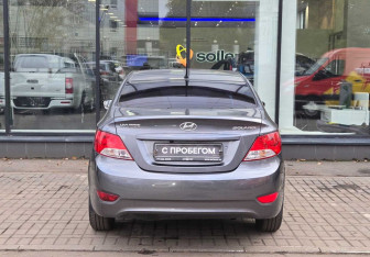 Подержанный автомобиль Hyundai Solaris Sedan 2013 года (7 фото)