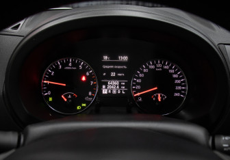 Подержанный автомобиль Nissan X-Trail 2014 года (13 фото)