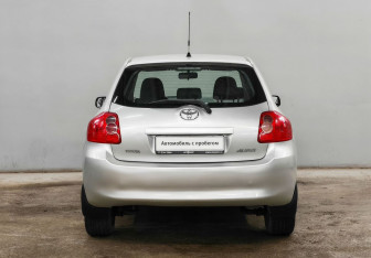 Подержанный автомобиль Toyota Auris Hatchback 2008 года (6 фото)