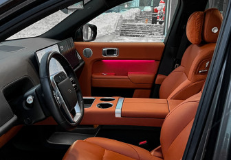 Подержанный автомобиль LiXiang L7 2024 года (16 фото)