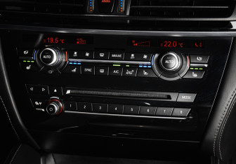 Подержанный автомобиль BMW X5 M 2016 года (14 фото)