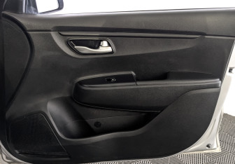 Подержанный автомобиль Kia Rio Hatchback 2021 года (24 фото)