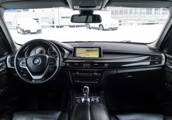 Подержанный автомобиль BMW X5 2014 года (16 фото)