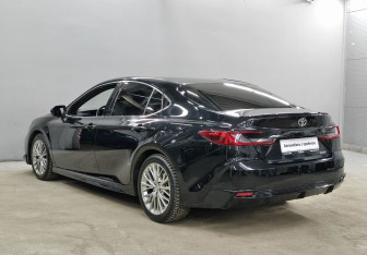 Подержанный автомобиль Toyota Camry Sedan 2024 года (7 фото)