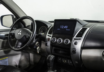 Подержанный автомобиль Mitsubishi Pajero Sport 2014 года (9 фото)