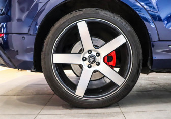 Подержанный автомобиль Audi Q8 2019 года (26 фото)