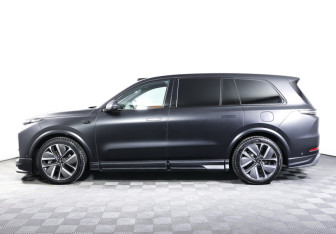 Подержанный автомобиль LiXiang L9 2023 года (8 фото)