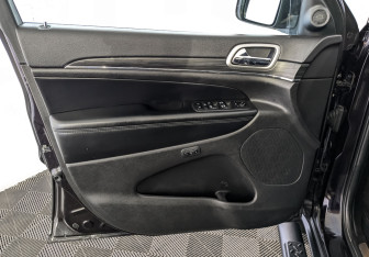 Подержанный автомобиль Jeep Grand Cherokee 2019 года (19 фото)