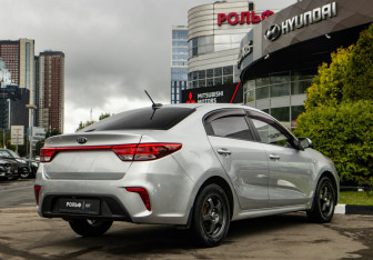 Подержанный автомобиль Kia Rio Sedan 2017 года (4 фото)