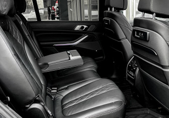 Подержанный автомобиль BMW X7 2021 года (15 фото)