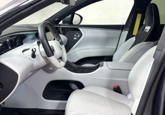 Подержанный автомобиль Avatr 11 2023 года (12 фото)