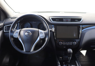 Подержанный автомобиль Nissan Qashqai 2017 года (14 фото)
