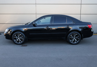 Подержанный автомобиль Hyundai Sonata 2007 года (8 фото)