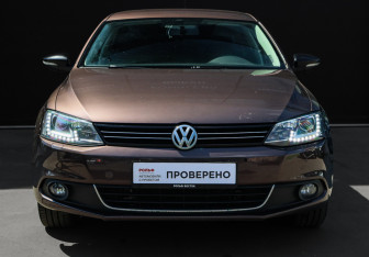 Подержанный автомобиль Volkswagen Jetta Sedan 2014 года (2 фото)