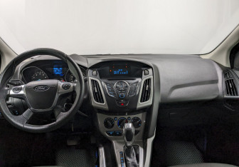 Подержанный автомобиль Ford Focus Hatchback 2012 года (21 фото)