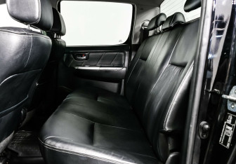 Подержанный автомобиль Toyota Hilux 2014 года (10 фото)