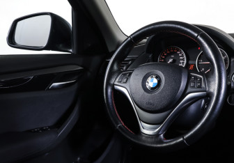 Подержанный автомобиль BMW X1 2012 года (13 фото)