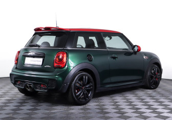 Подержанный автомобиль MINI Hatch 2017 года (13 фото)