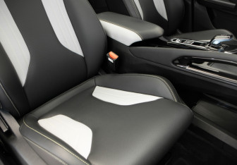 Подержанный автомобиль Geely Coolray 2023 года (30 фото)