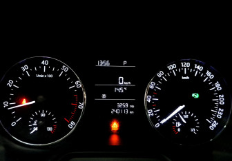 Подержанный автомобиль Skoda Octavia Liftback 2013 года (15 фото)