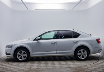 Подержанный автомобиль Skoda Octavia Liftback 2018 года (8 фото)