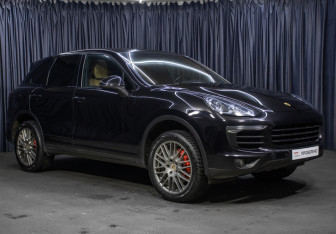 Подержанный автомобиль Porsche Cayenne 2014 года (3 фото)