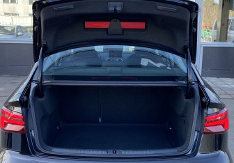 Подержанный автомобиль Audi A3 Sedan 2017 года (10 фото)