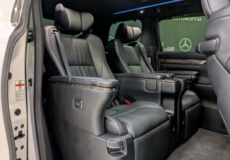 Подержанный автомобиль Toyota Alphard 2019 года (30 фото)