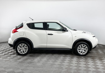 Подержанный автомобиль Nissan Juke 2014 года (4 фото)