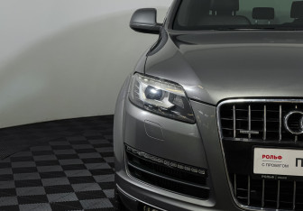 Подержанный автомобиль Audi Q7 2009 года (19 фото)