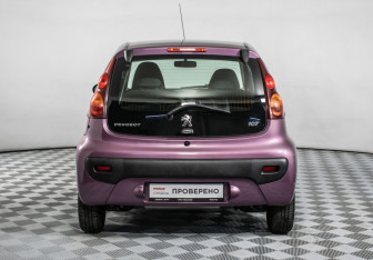 Подержанный автомобиль Peugeot 107 2013 года (6 фото)