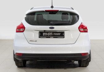 Подержанный автомобиль Ford Focus Hatchback 2019 года (6 фото)