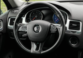 Подержанный автомобиль Volkswagen Touareg 2013 года (14 фото)