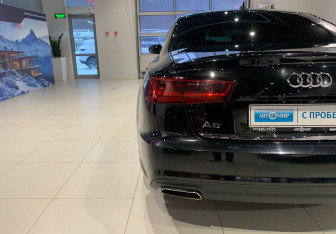 Подержанный автомобиль Audi A6 Sedan 2017 года (9 фото)