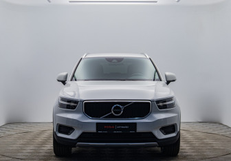 Подержанный автомобиль Volvo XC40 2018 года (8 фото)