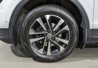 Подержанный автомобиль Volkswagen Tiguan 2019 года (12 фото)